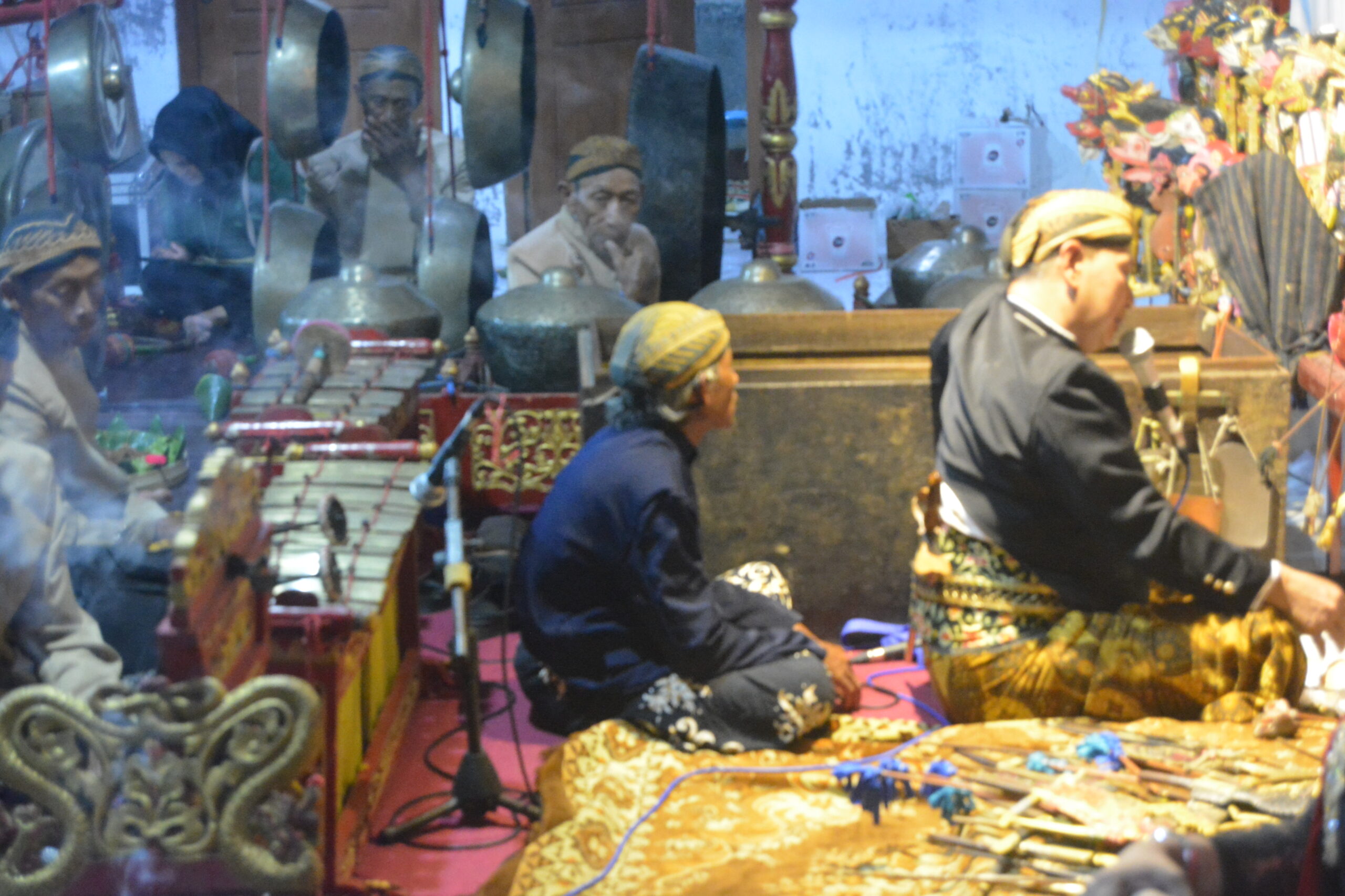 Pergelaran wayang Songsong di Lamongan